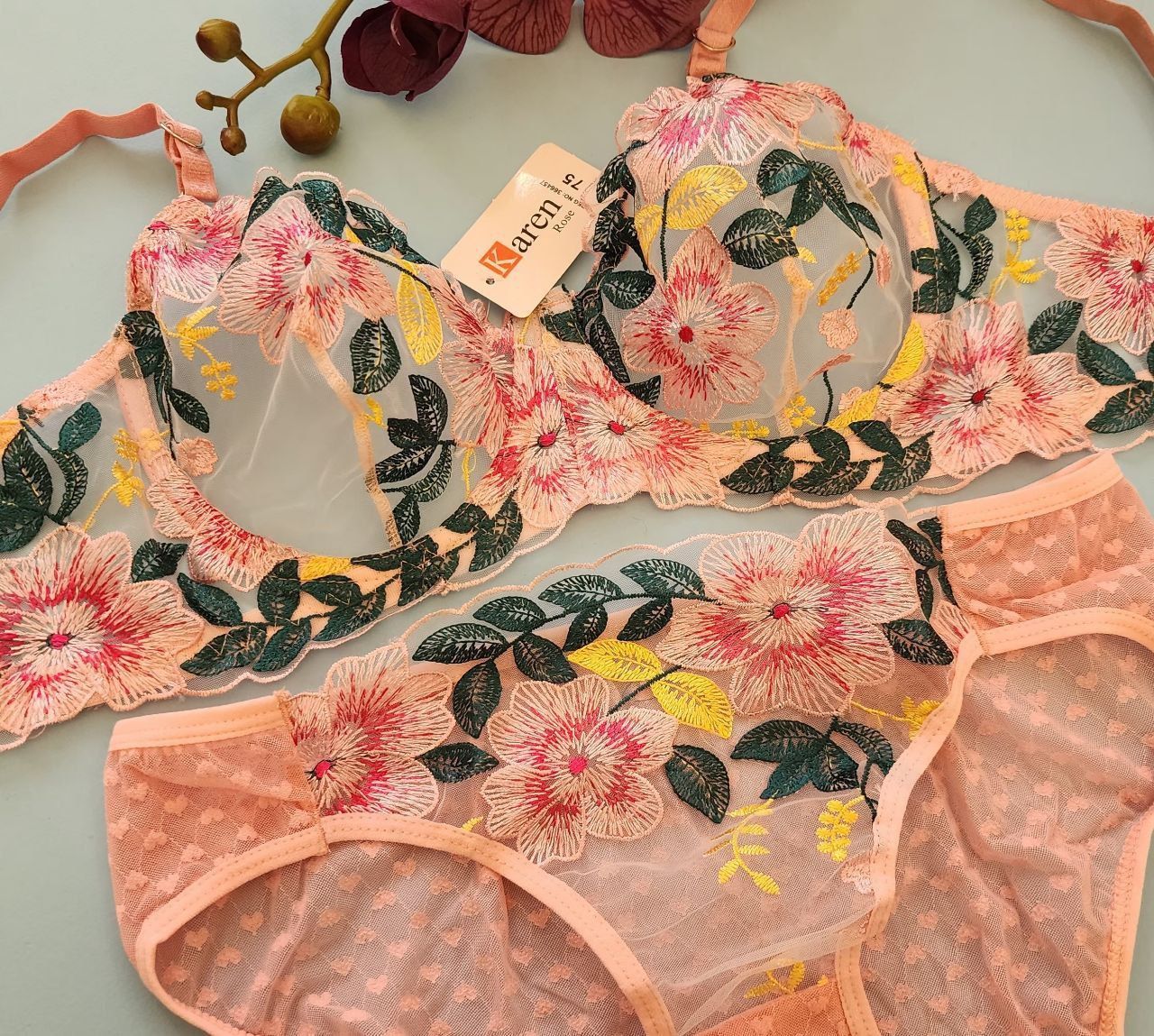 ست شورت وسوتین کارن